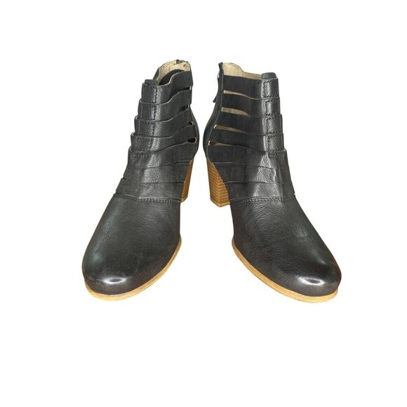 Josef Seibel Bonnie Black Leather Cut Out Ankle Boots Size 6. Comfortable NWOB - Picture 1 of 9